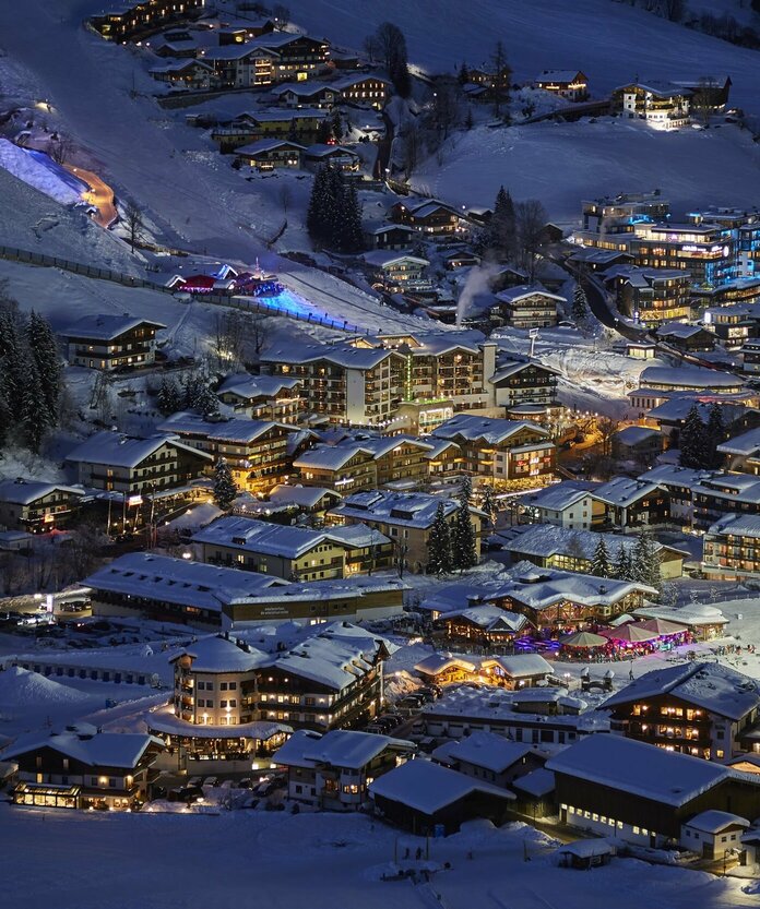 Ortspanorama Hinterglemm bei Nacht