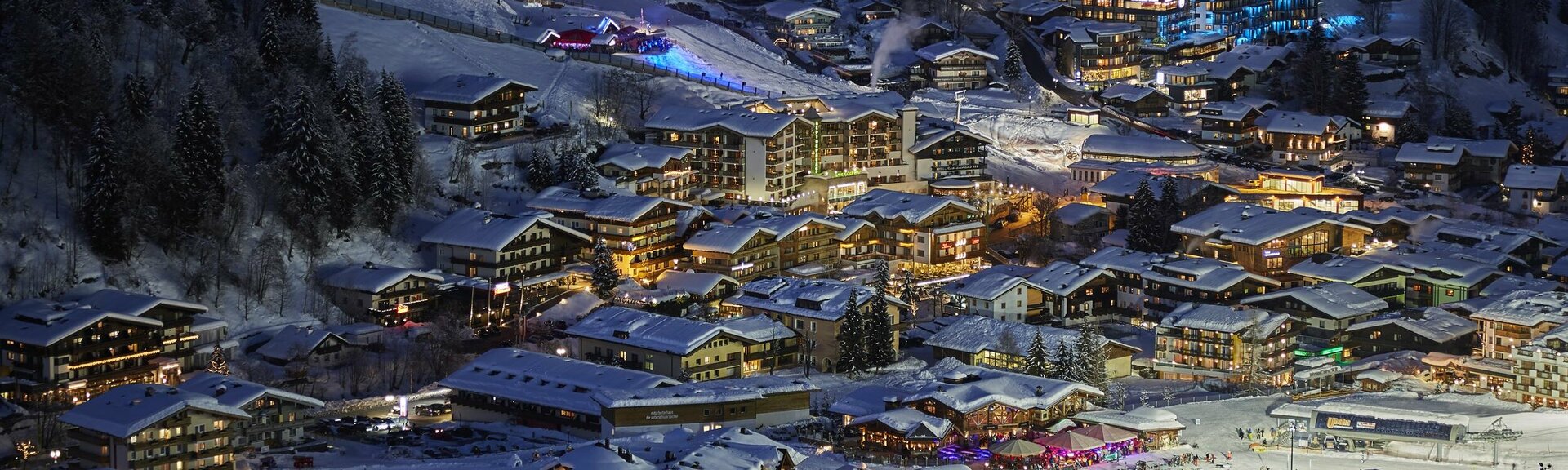 Ortspanorama Hinterglemm bei Nacht