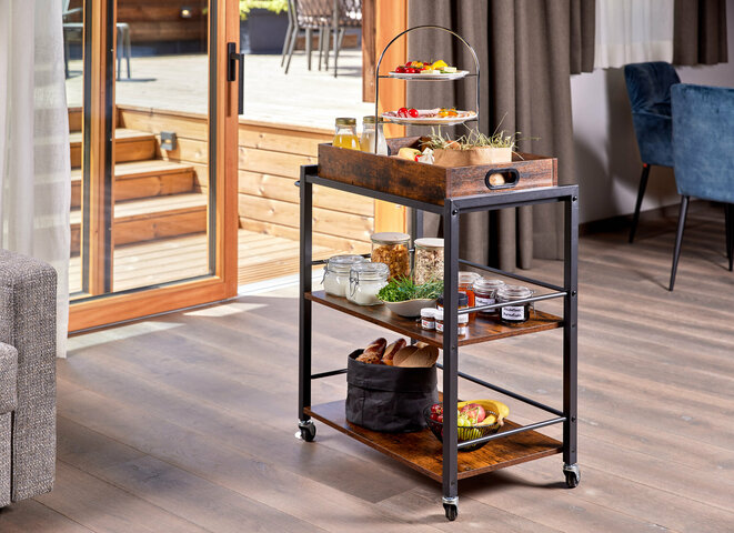 Essenswagen mit leckerem Frühstück