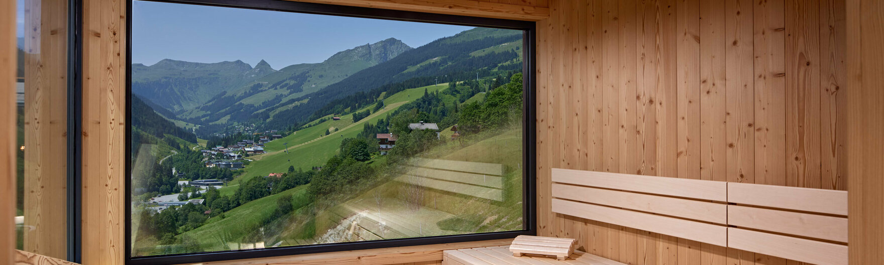 Sauna auf der Dachterrasse mit Ausblick über Talkessel