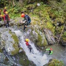 Gruppe beim Canyoning