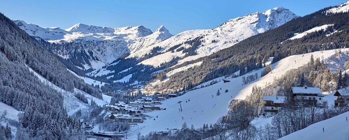Panoramablick Richtung Talschluss im Winter
