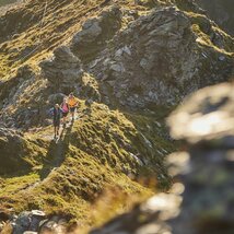 Drei Wanderer im Gebirge
