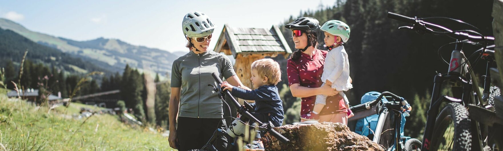 Familie beim Radausflug