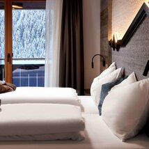 Schlafzimmer-Ausblick in den Mei.Berg Appartements