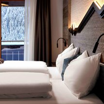 Schlafzimmer-Ausblick in den Mei.Berg Appartements