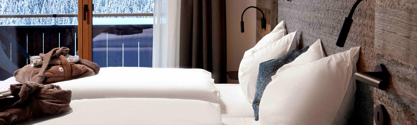 Schlafzimmer-Ausblick in den Mei.Berg Appartements