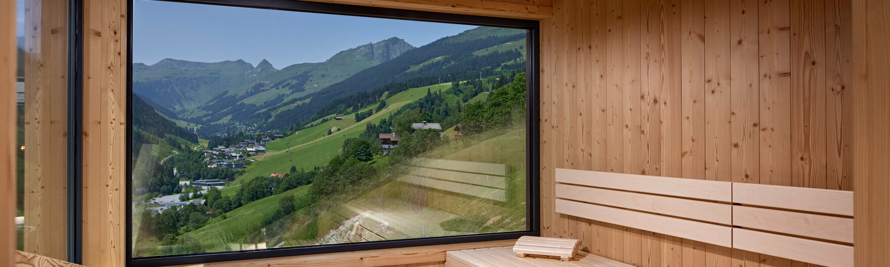 Sauna auf der Dachterrasse mit Ausblick über Talkessel