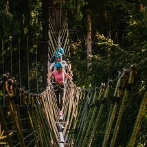 Gruppe im Hochseilpark