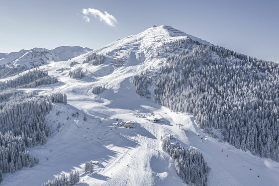 Blick auf den verschneiten Zwölferkogel