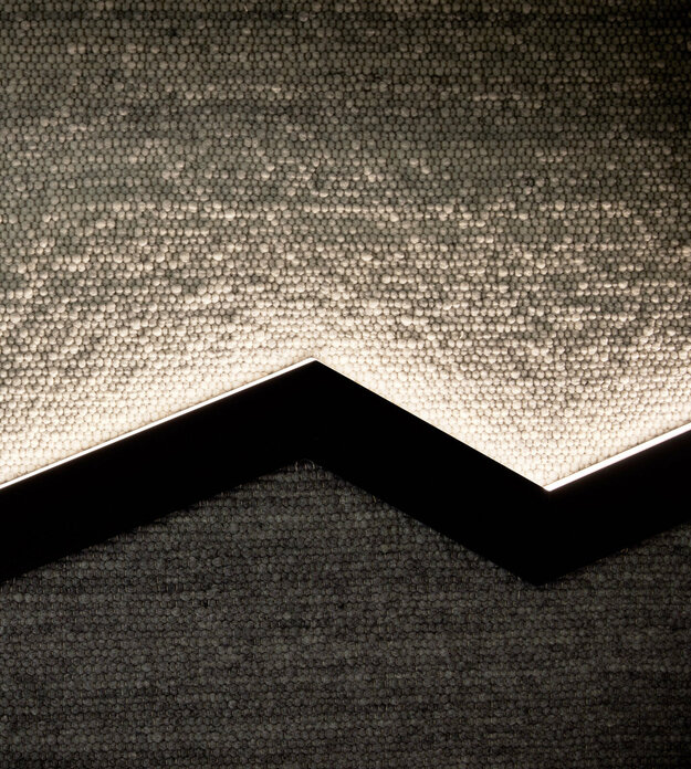 Wandbeleuchtung in Form von Mei.Berg Logo